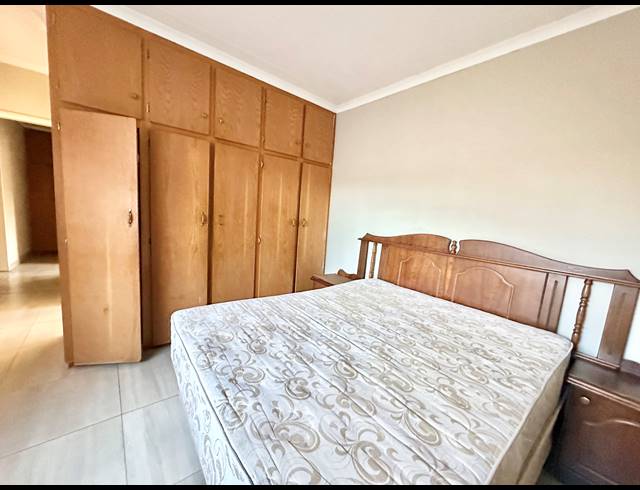5 BEDROOM HOUSE FOR SALE IN FLORA PARK